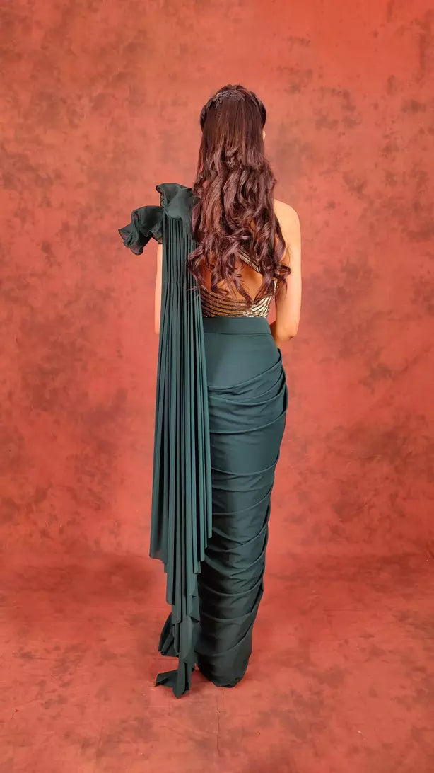 Load image into Gallery viewer, Saree in bottle green crop top drape
